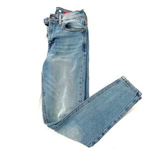 Women’s Size 25 (US 1) skinny jeans, great for summer, stretchy, comfy.